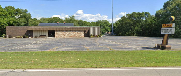 Lakeshore Lanes (Peats Cider Social) - Street View (newer photo)